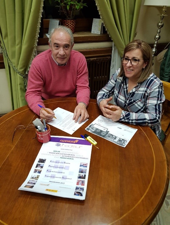 Firma del Acuerdo de Colaboración del Programa REDMUR con el Alcalde Javier San Millán, Casa Consistorial Herrera de Pisuerga, Palencia